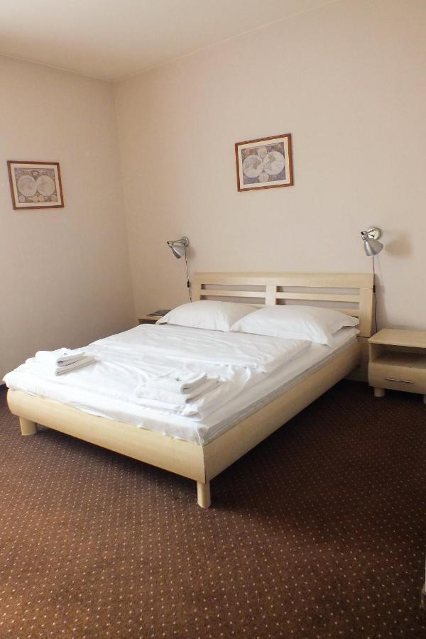 Motel Subaru Varsóvia Exterior foto