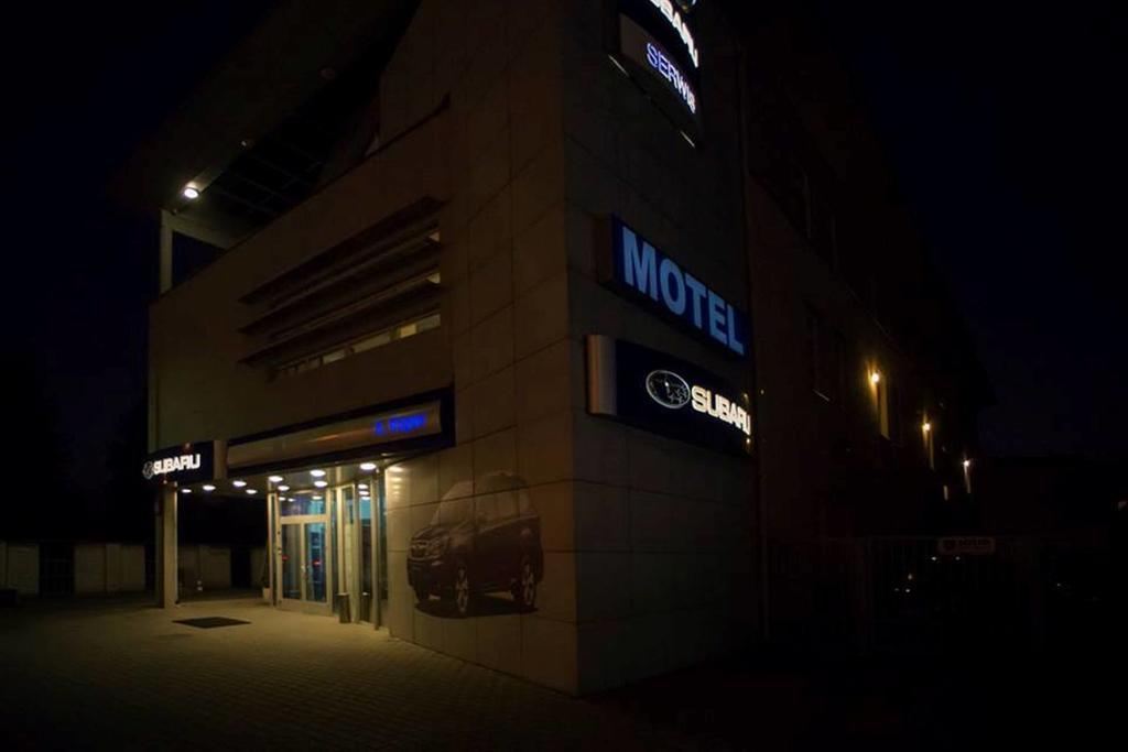 Motel Subaru Varsóvia Exterior foto