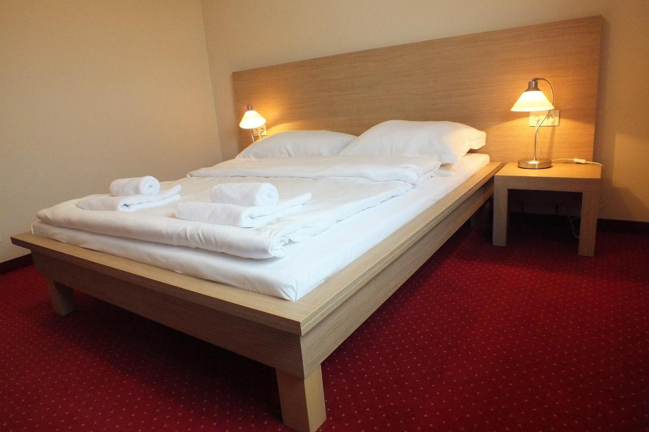 Motel Subaru Varsóvia Exterior foto