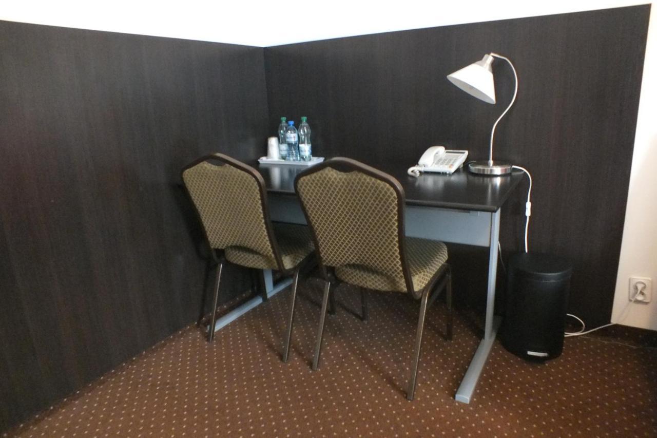 Motel Subaru Varsóvia Exterior foto