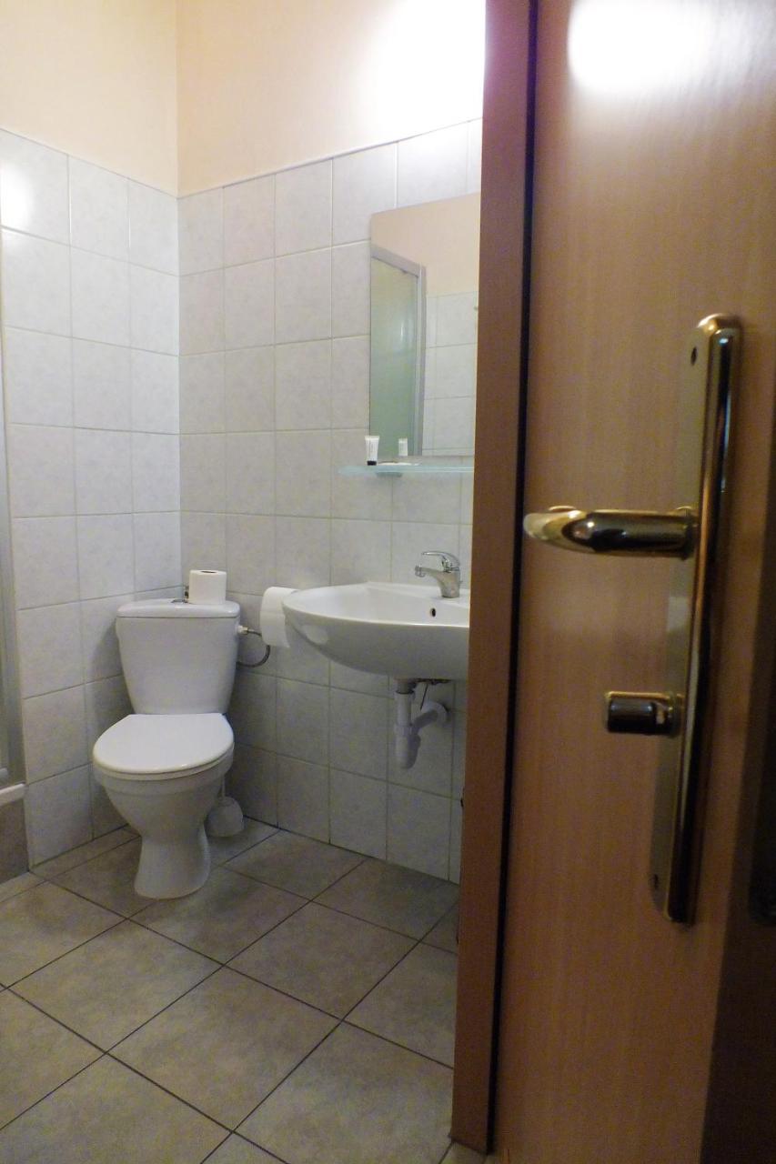 Motel Subaru Varsóvia Exterior foto